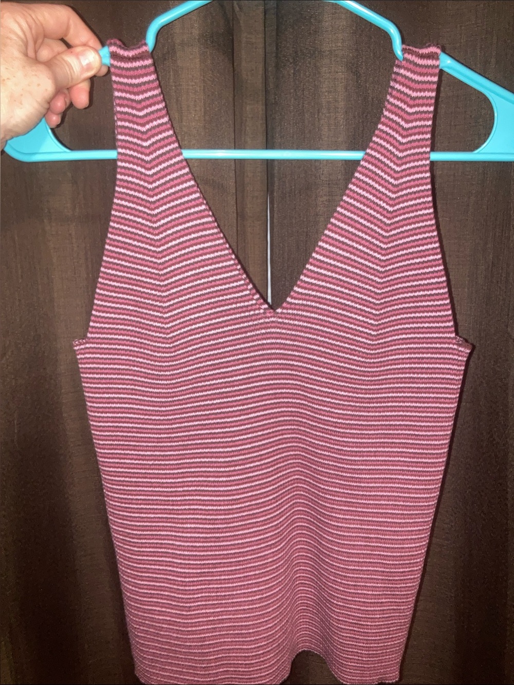 V-Neck Striped Knit tank top in Burgundy